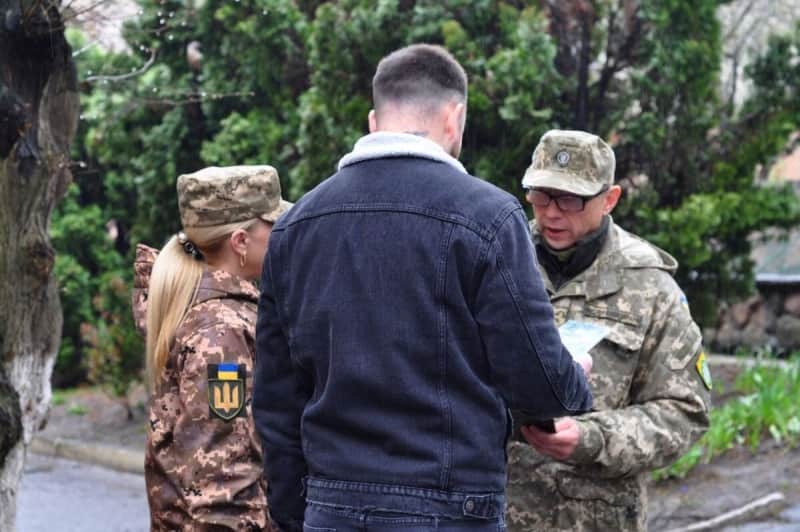 У Полтаві чоловік отримав умовний термін за «злив» місць роздачі повісток