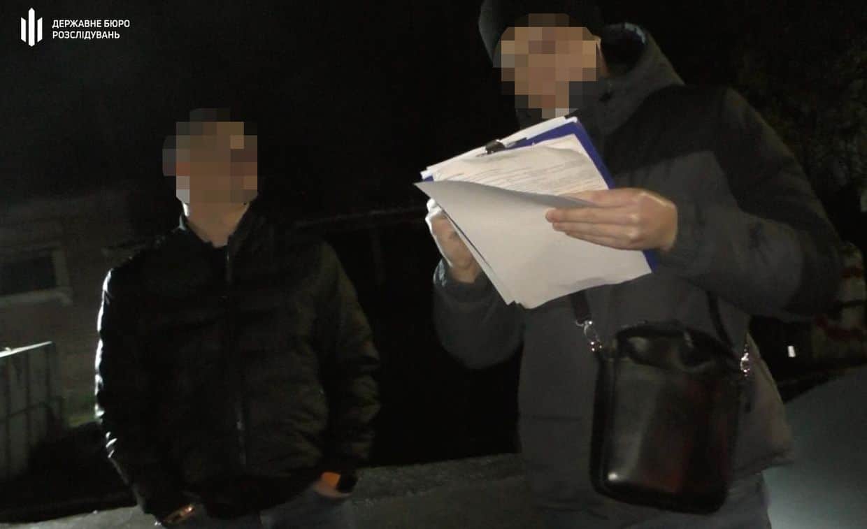Заблокував автобус та погрожував зброєю: на Полтавщині судитимуть військового