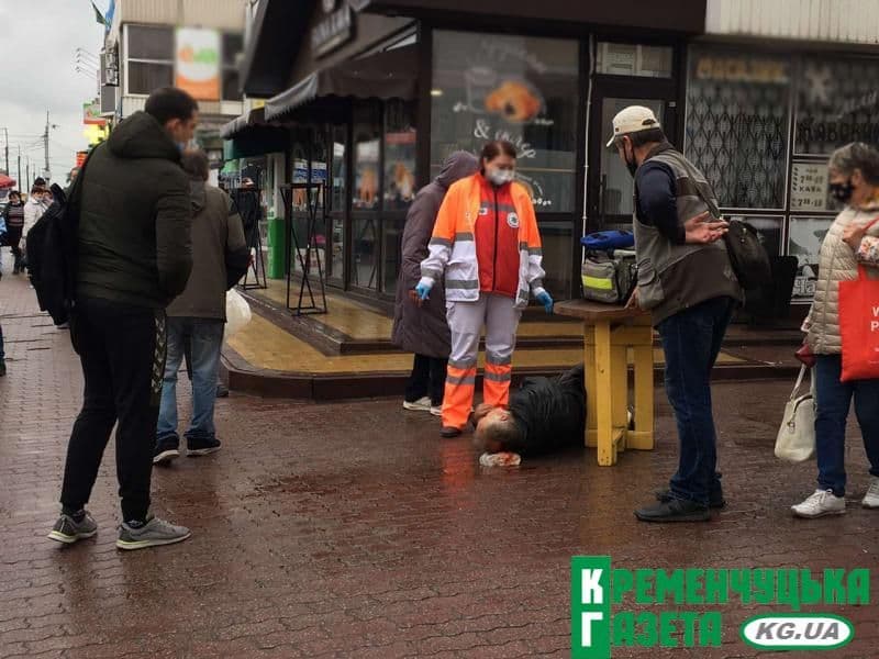 У Кременчуці посеред ринку знайшли чоловіка з пробитою головою
