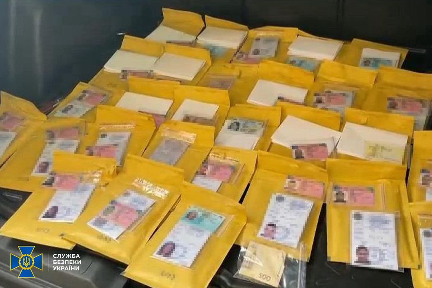 Демонтаж пам'ятників та затримання агентів фсб — головне за 25 липня