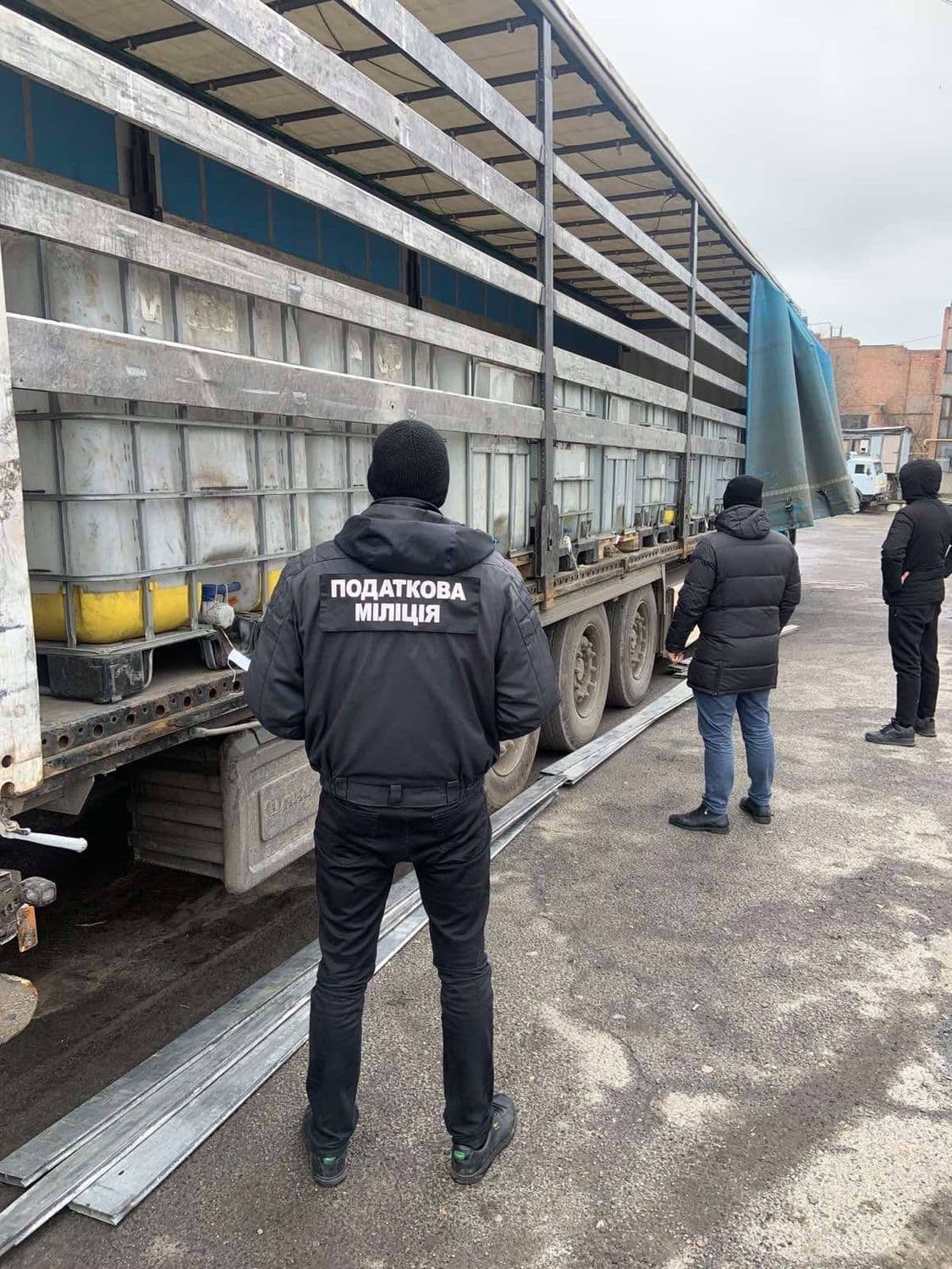Фіскали Полтавщини вилучили 30 тисяч літрів підробленого алкоголю
