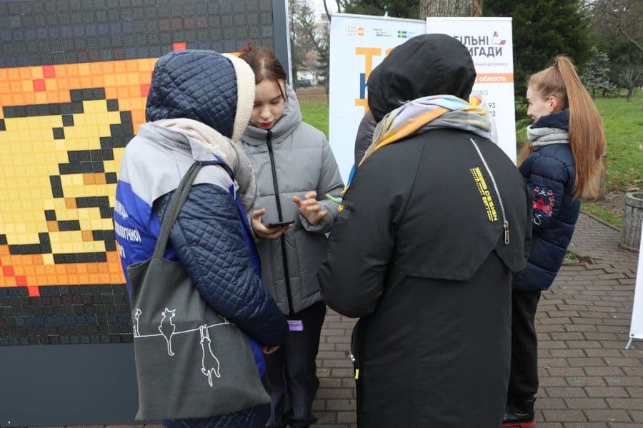 У Полтаві встановили мозаїки з магнітів