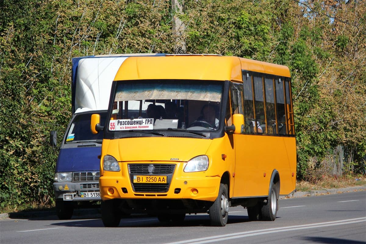 До кладовищ і назад: у Полтаві на поминальні дні продовжать кілька автобусних маршрутів