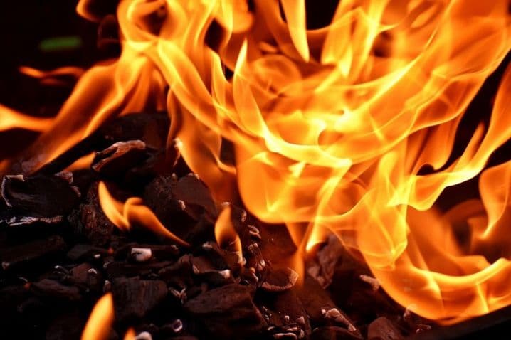 У Полтаві біля Київського вокзалу горіла автівка