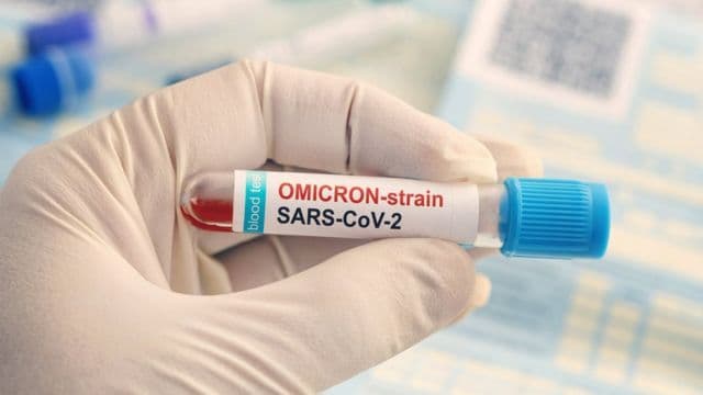 «Омікрон»: що наразі відомо про новий штам коронавірусу