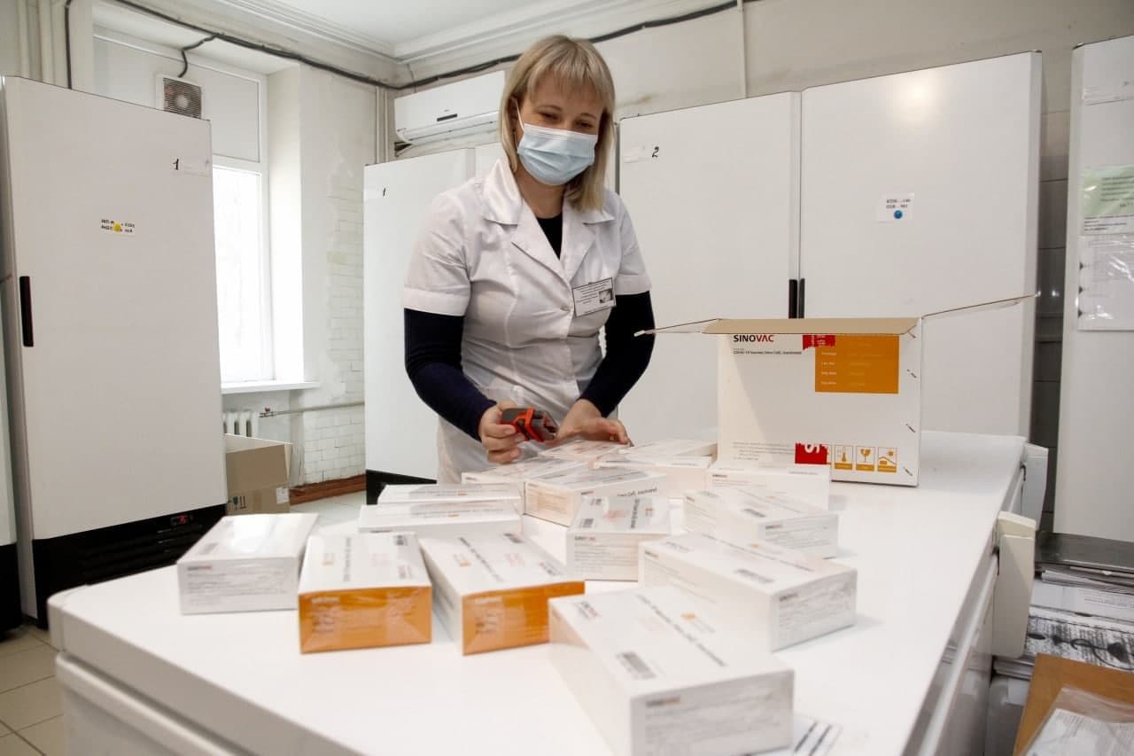 Полтавщина отримала майже 8 тисяч доз китайської вакцини від коронавірусу