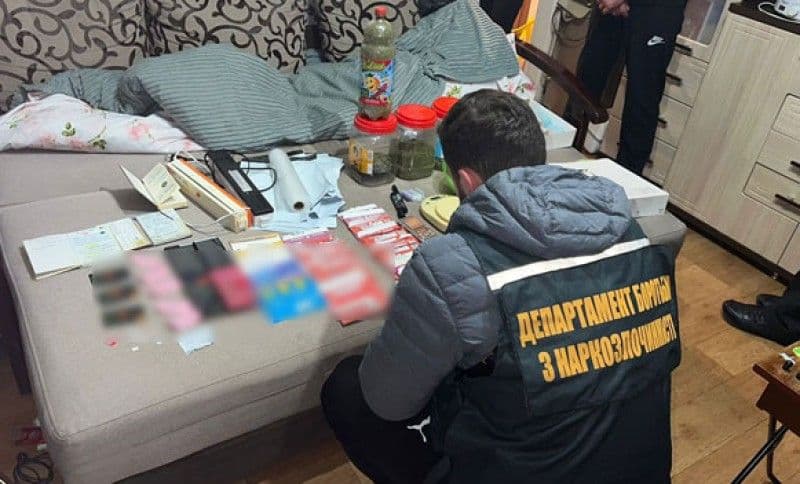 На Полтавщині затримали жінку, яка розповсюджувала наркотики поштою