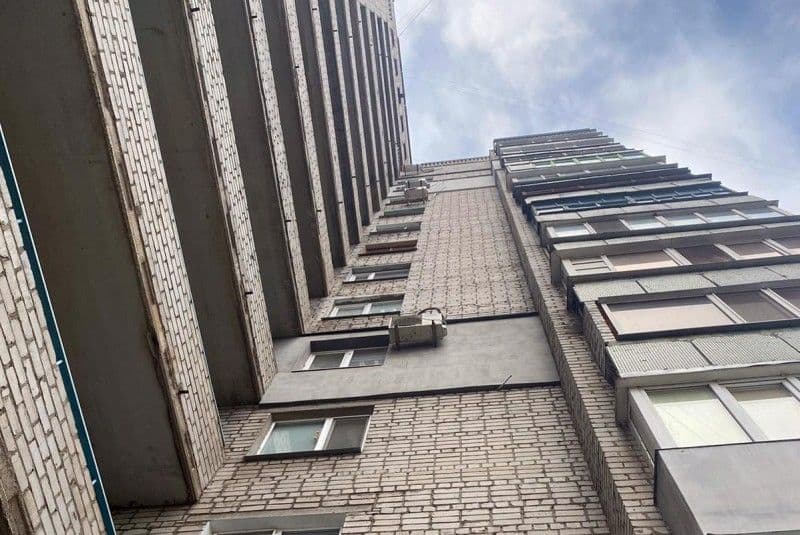 У Горішніх Плавнях неповнолітня випала з вікна багатоповерхівки (оновлено)