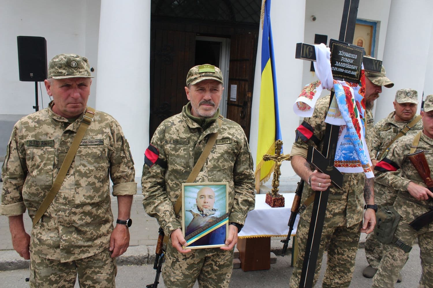 У Полтаві провели в останню путь воїна Романа Хірамонова