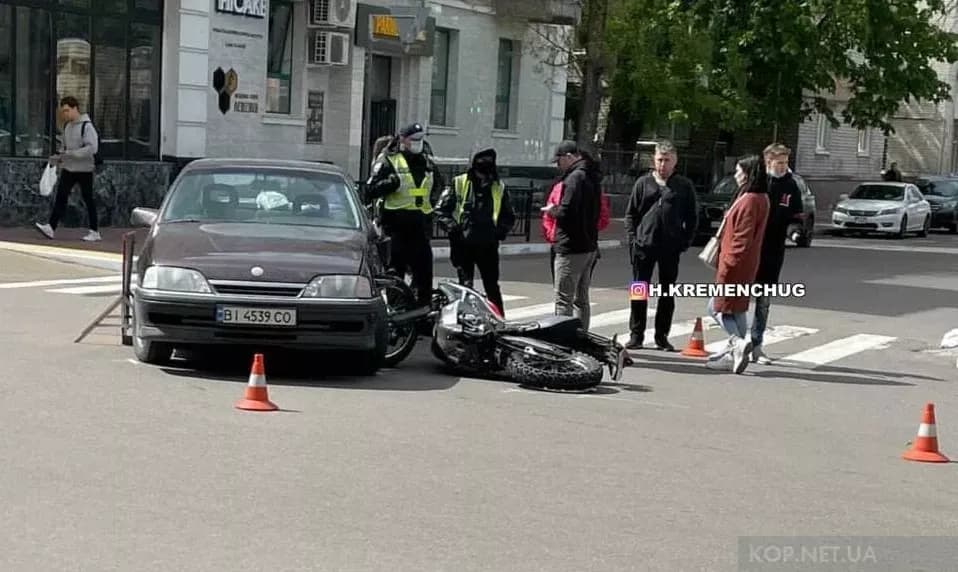 У Кременчуці мотоцикл зіткнувся із легковиком, є травмований