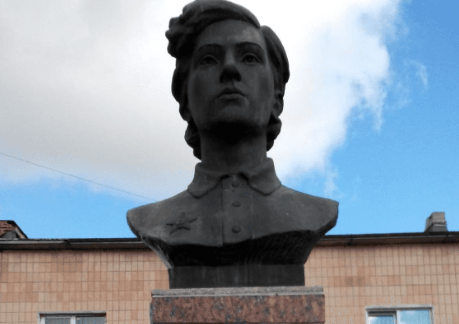 На Полтавщині знесуть пам'ятник радянській комсомолці Бугорській