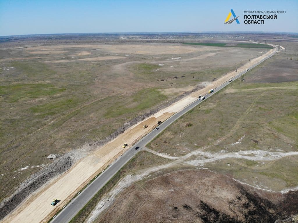 Першу на Полтавщині трасу з бетону добудують до кінця року
