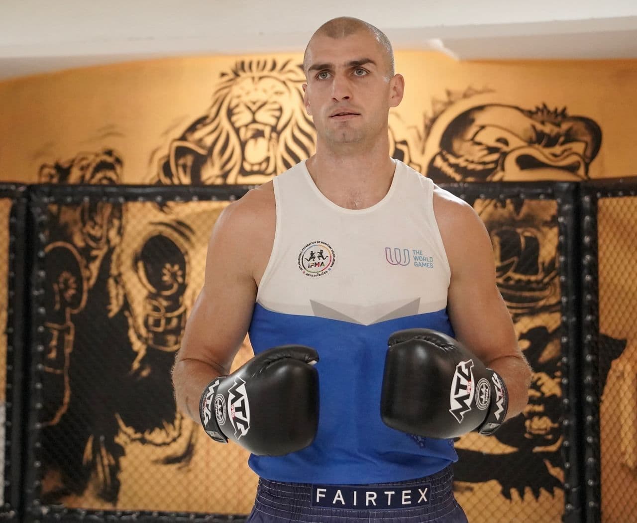 П'ятиразовий чемпіон світу Олег Приймачов отримав нагороду від обласної влади