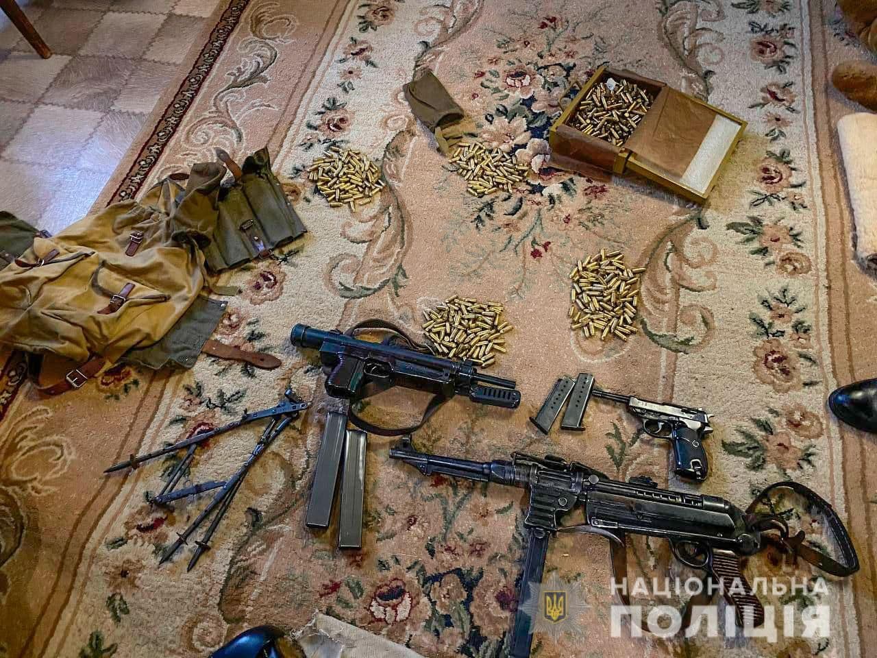 Поліція Полтавщини затримала чоловіків, які виготовляли і продавали зброю