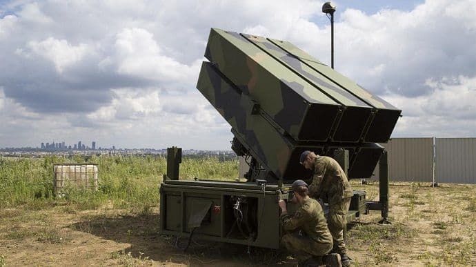 Системи ППО «NASAMS» та «Apside» прибули в Україну