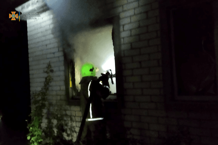 Рятувальники Семенівки майже годину гасили пожежу