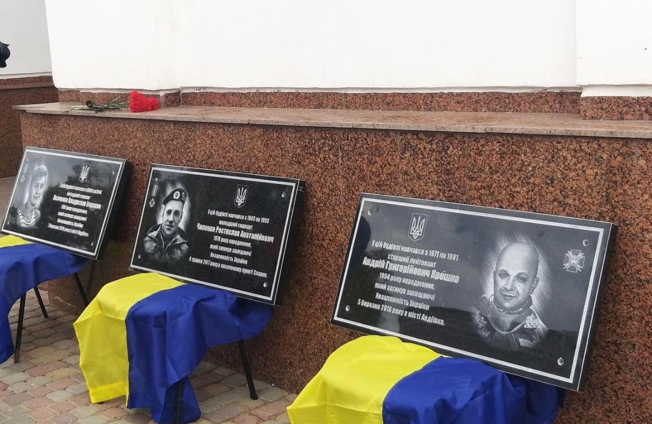 На фасаді полтавських шкіл планують встановити меморіальні дошки загиблим бійцям АТО