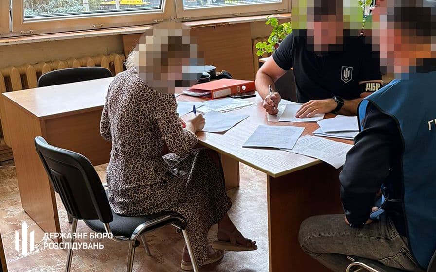Співробітники податкової у Полтаві допомагали бізнесам уникнути податків — ДБР