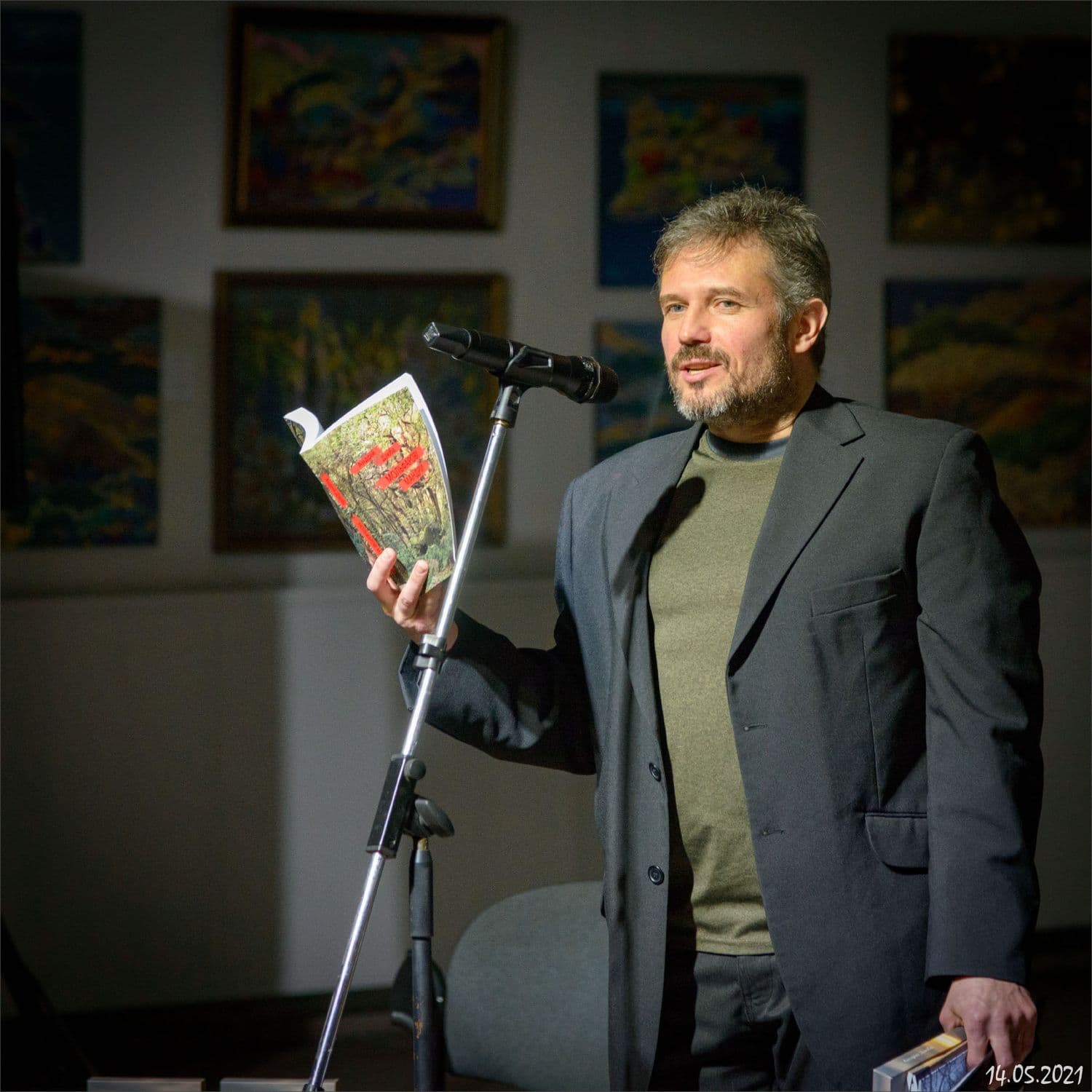 Полтавський актор і режисер на свій ювілей збирає гроші для ЗСУ