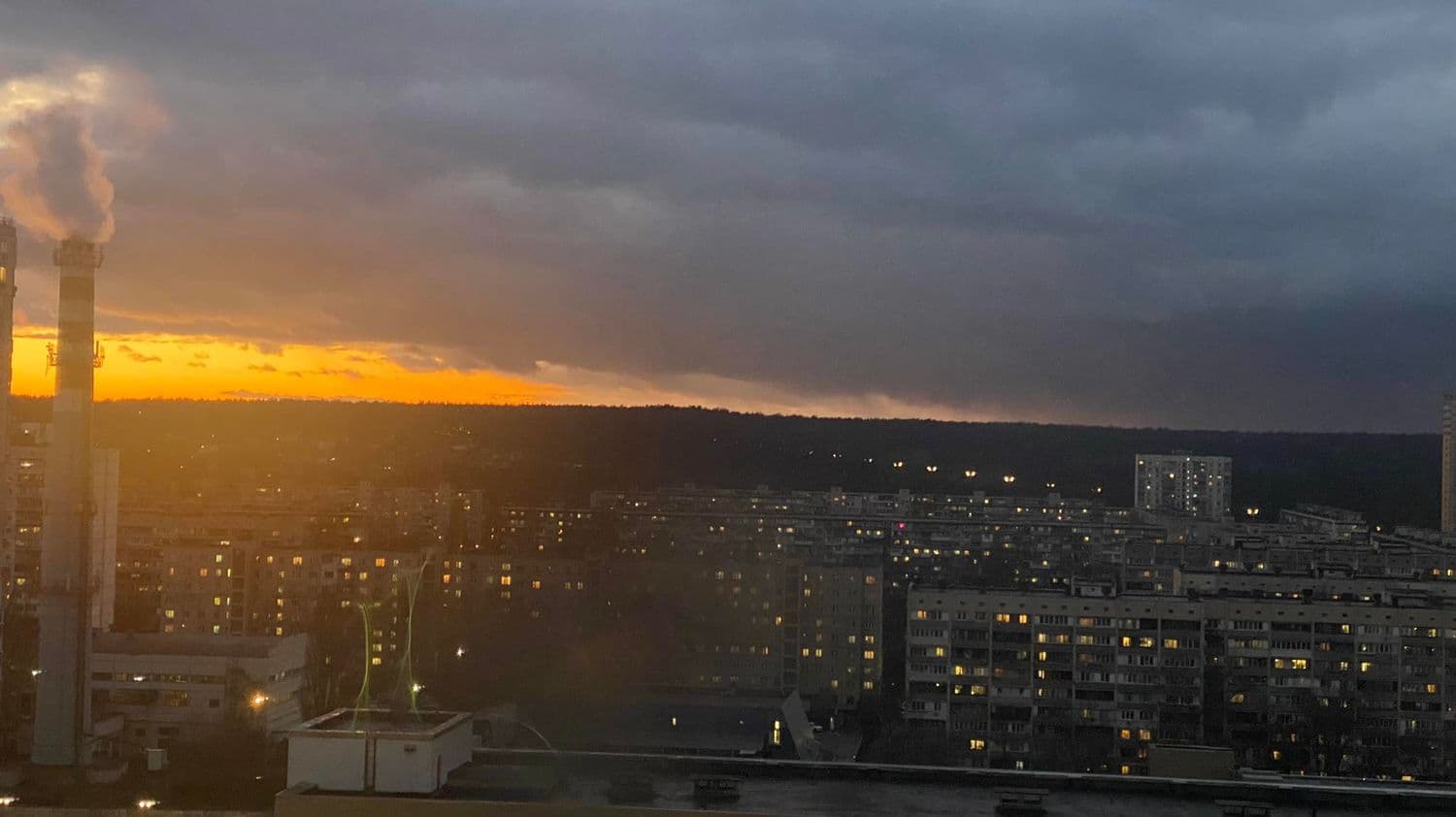 У Києві ворог б'є по військовій частині (оновлено)
