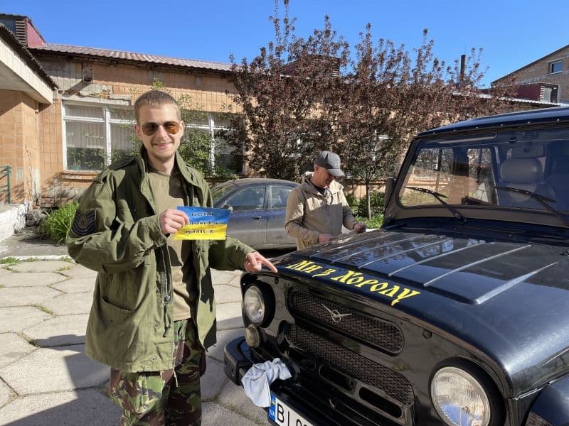 Громада на Полтавщині придбала українським захисникам чотири автівки