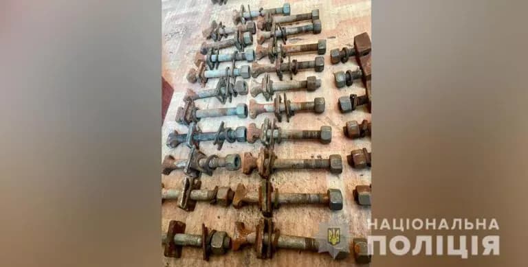 У Миргородському районі чоловіки намагалися вкрасти залізничну колію