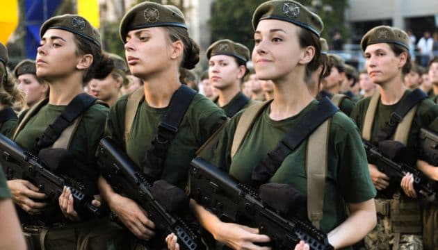 Зеленський підписав закон про добровільний військовий облік для жінок