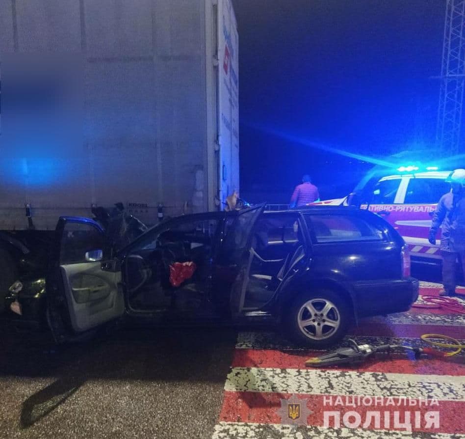 Біля Абазівки «Шкода» в'їхала під вантажівку: загинула жінка