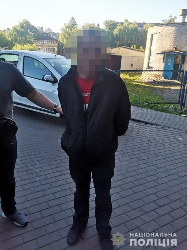 Раніше судимий мешканець Полтавщини пограбував жінку у Рівному
