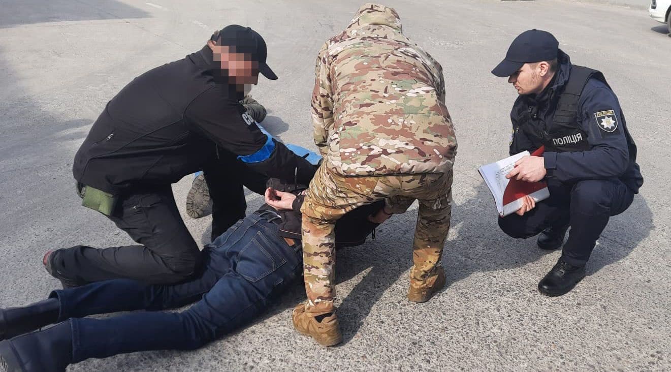 3000 євро за перетин кордону: двох мешканців Полтавщини затримали на Вінниччині