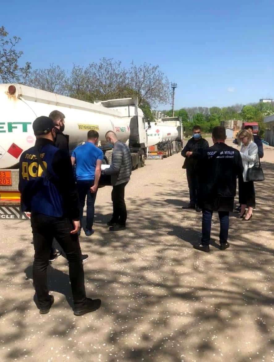 Нелегальна торгівля пальним: у Полтаві вилучили 53 тисячі літрів бензину