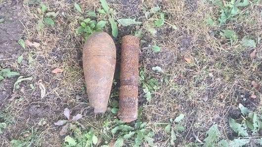 На Зіньківщині знайшли бойовий артснаряд та мінометну міну