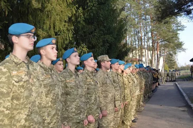«Справа домогосподарок» Мамая та створення військового ліцею у Полтаві — головне за 22 лютого