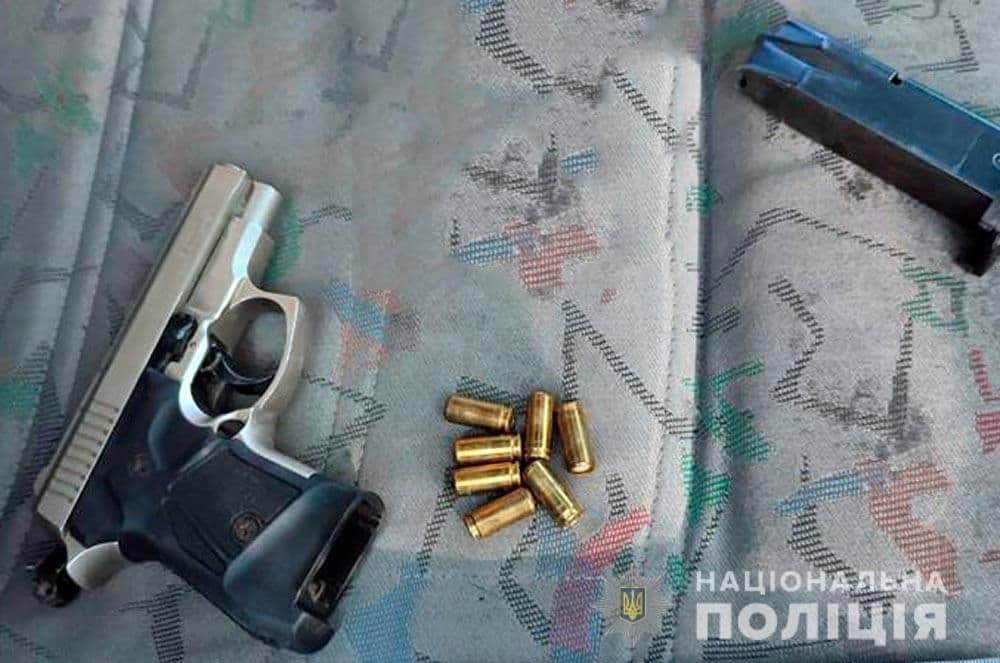 Поліція затримала чоловіка, який в центрі Полтави стріляв по людях — є поранені