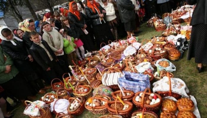 Лубенцям заборонили перебувати у громадських місцях на Великодні свята