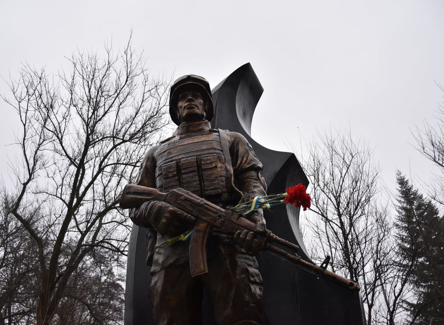 У Пирятині відкрили пам’ятник захисникам України