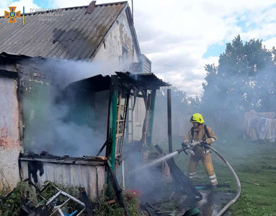 На Чутівщині палала будівля