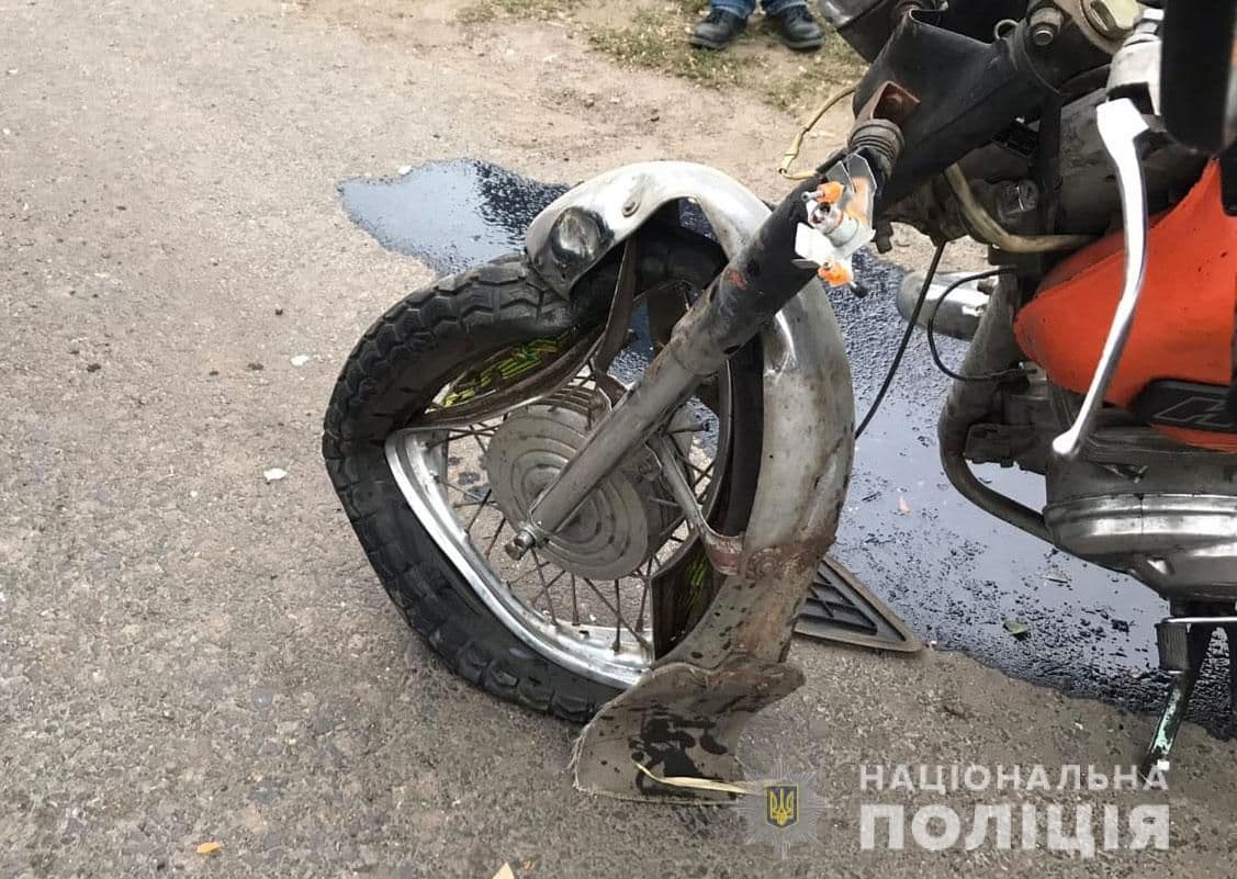 Під Диканькою мотоцикл зіткнувся з вантажівкою