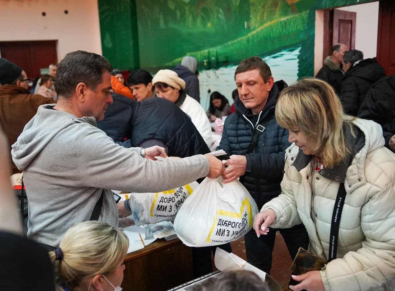 У Полтаві запрацювали три центри видачі продуктових наборів для переселенців
