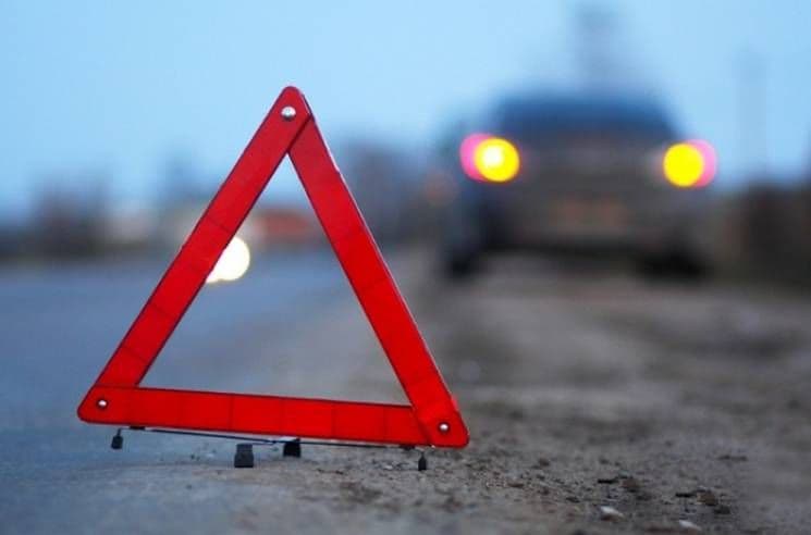 З траси злетів легковик