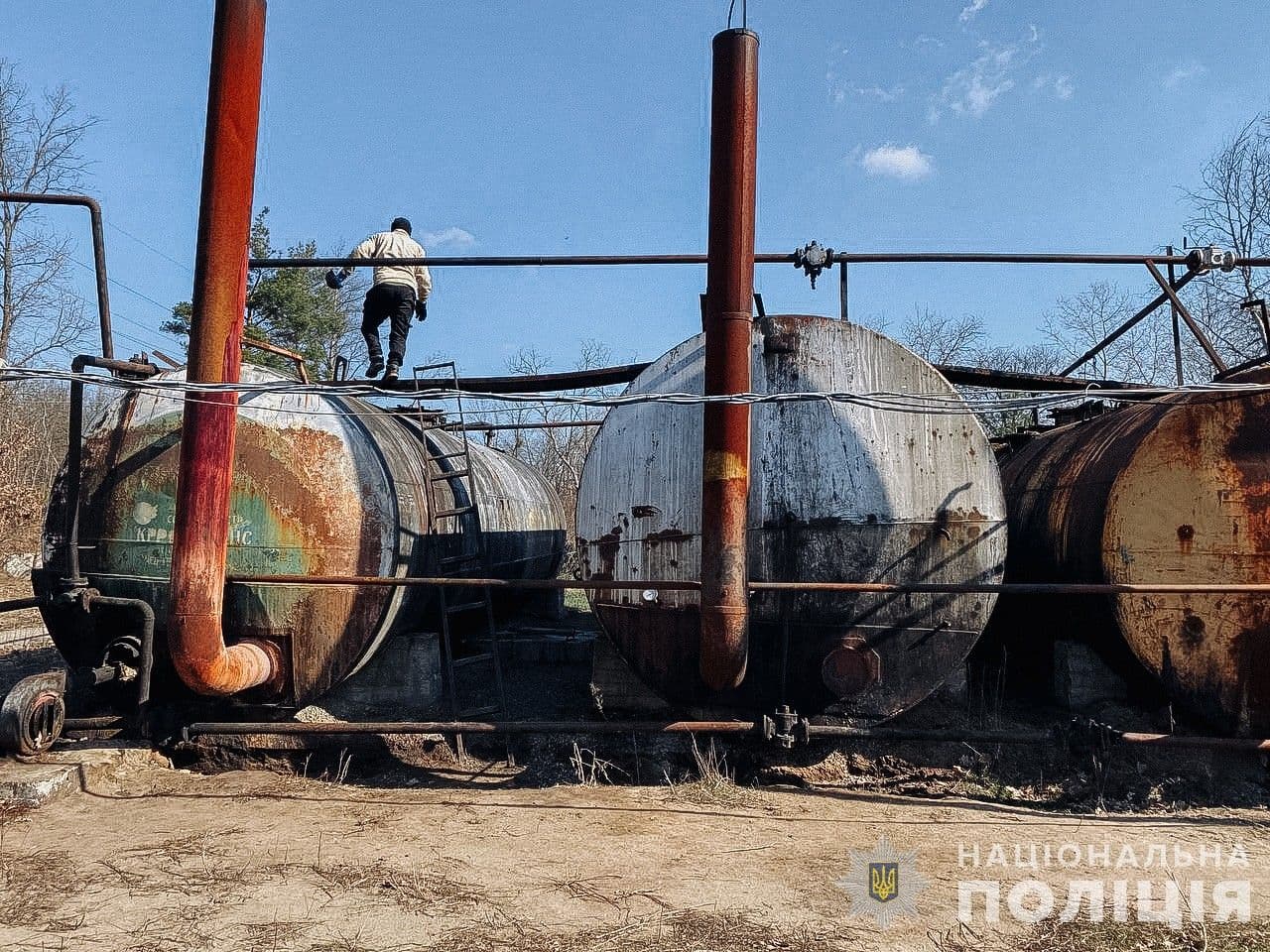 Полтавець зі спільниками незаконно викачав нафти на 1,5 млн грн