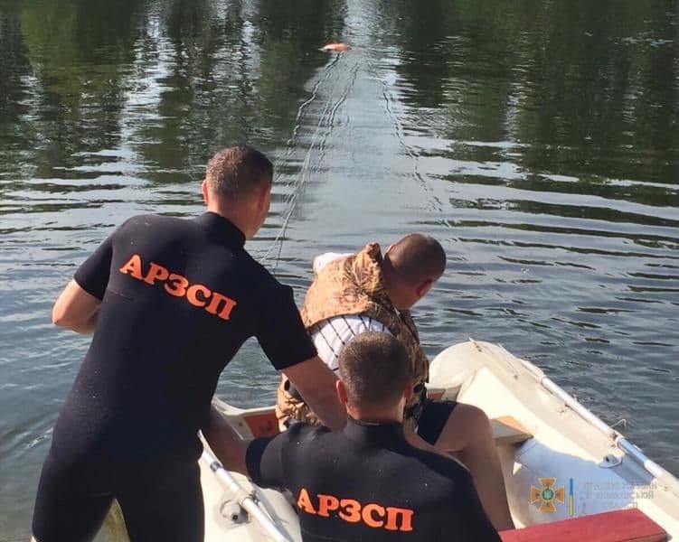Під Кременчуком із озера виловили тіло чоловіка