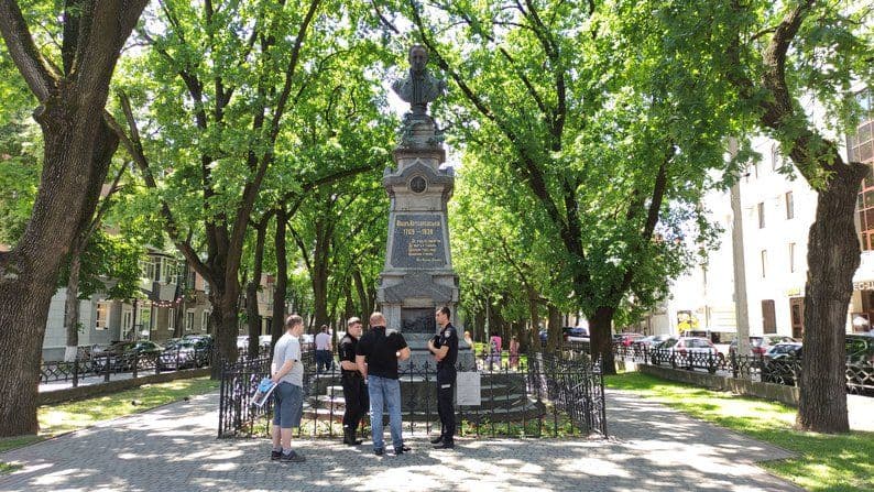 У Полтаві невідомі пошкодили пам'ятник Котляревському