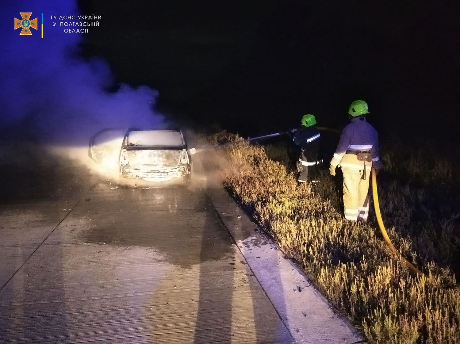 Поблизу села Попове на Полтавщині вщент згорів автомобіль