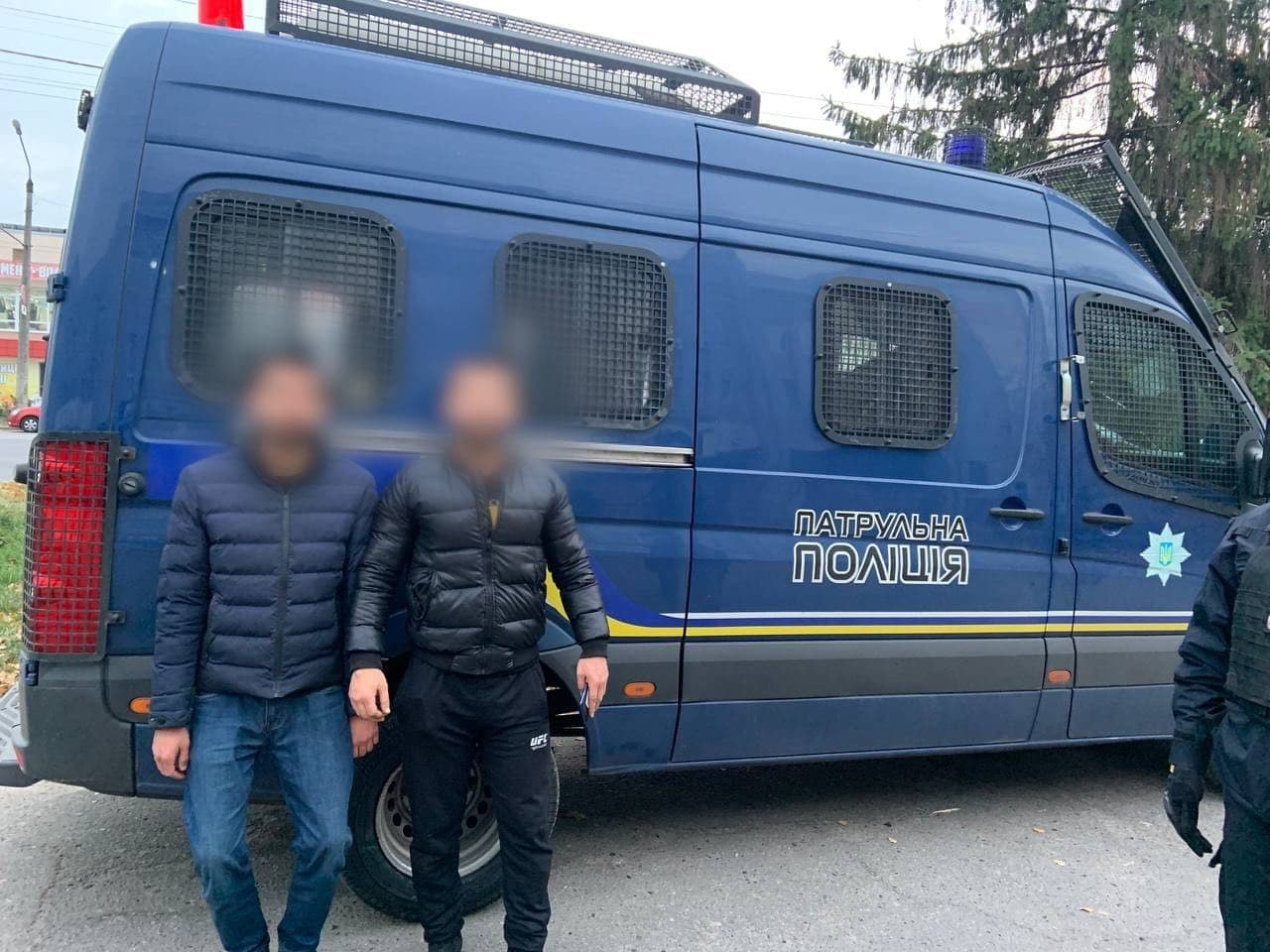 У Полтаві біля вокзалу двоє чоловіків намагалися викрасти людину