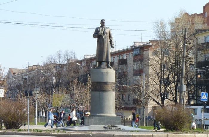У Полтаві на місці пам’ятника Зигіну планують встановити меморіал на честь українських воїнів