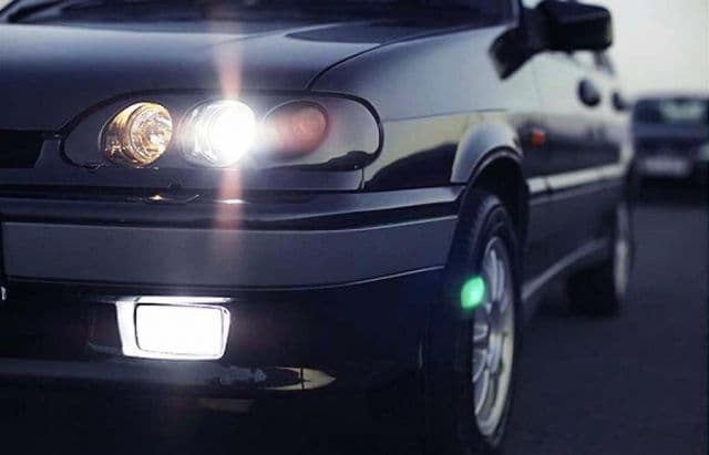 З 1 жовтня по 1 травня за містом на авто мають бути увімкнені денні ходові вогні або ближнє світло фар