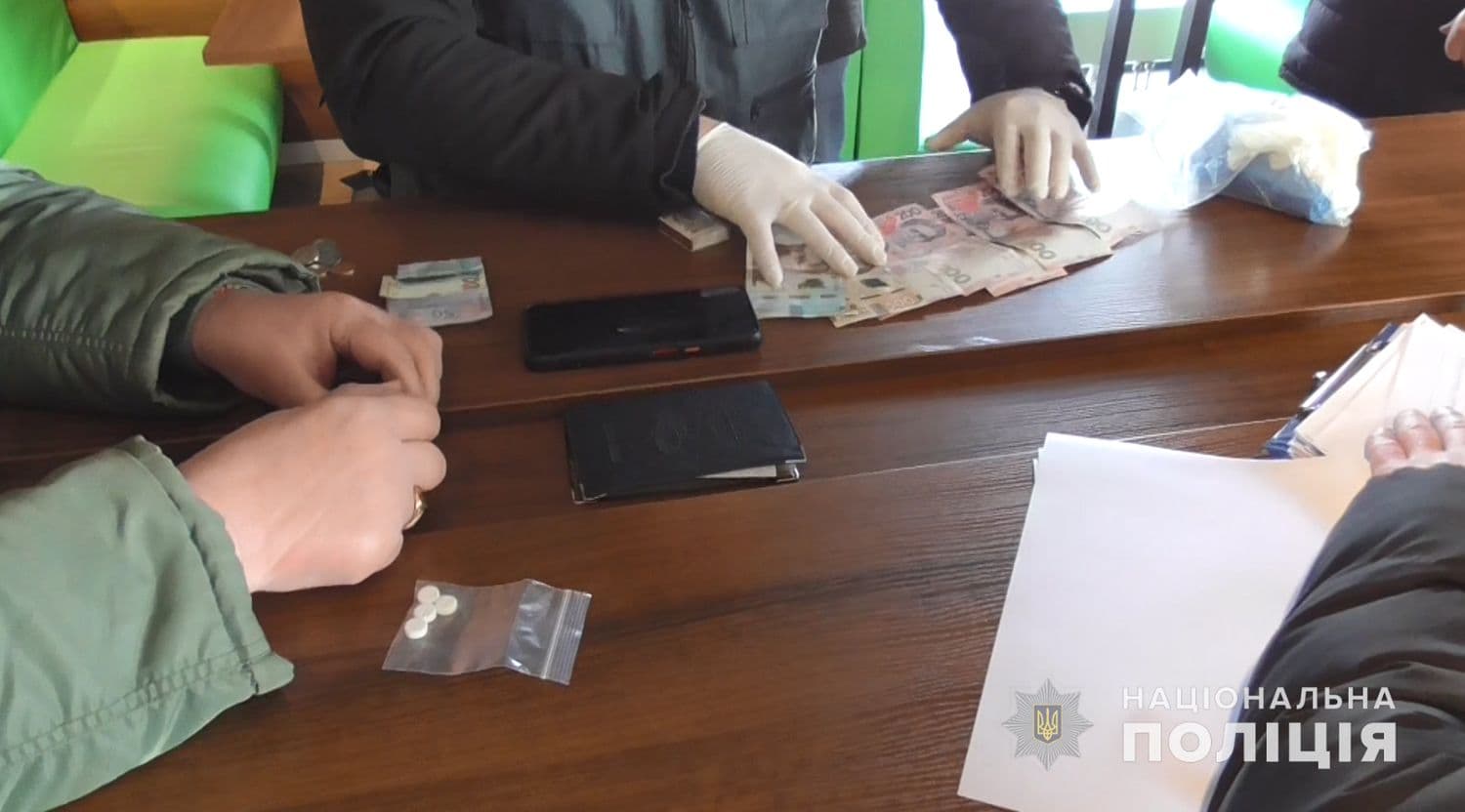 На Полтавщині чоловік організував схему продажу метадону