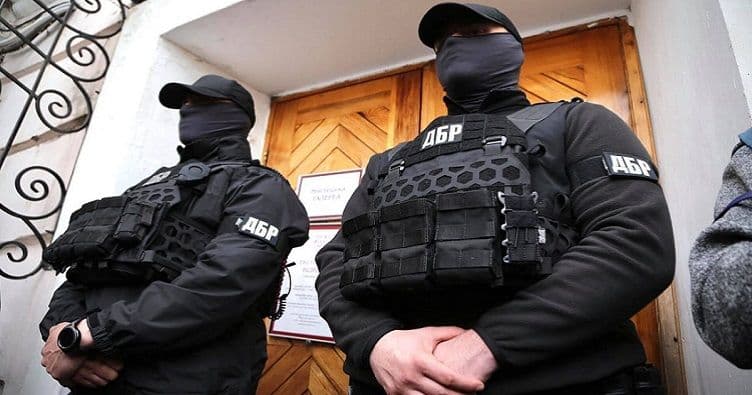 ДБР Полтави викрило держзрадницю, яка збирала гроші з місцевих для росіян