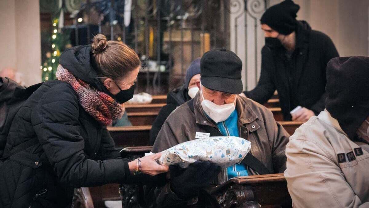 У Полтаві переселенцям роздають абонементи на безплатні обіди